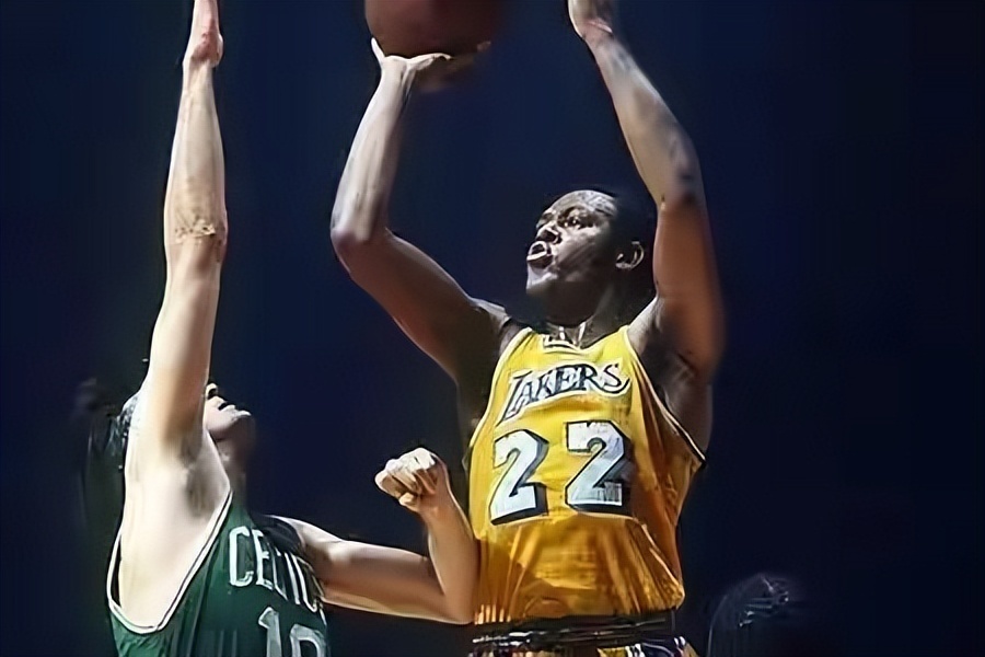 决赛, 领湖人迅速