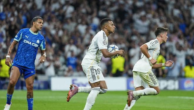 队人数处于, 名宿齐达内